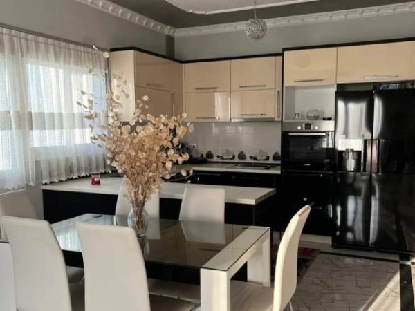 Tirane, jepet me qera apartament 3+1+A Kati 3, 130 m² 500 Euro (Kodra e Priftit)