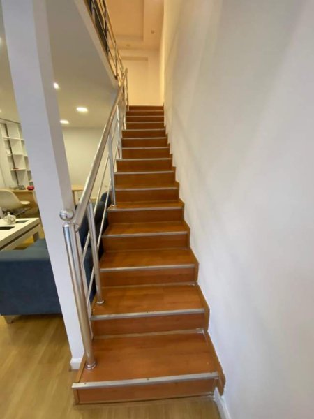 Tirane, jepet me qera ambjent biznesi Kati 2, 54 m² 750 Euro (Rruga e Kavajes)