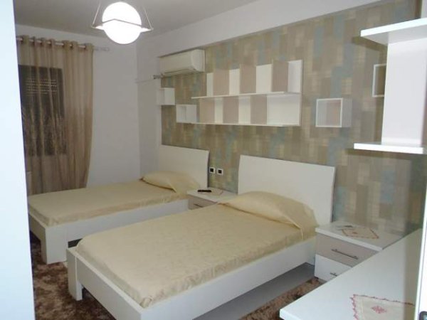 Tirane, jepet me qera apartament Kati 5, 120 m² 650 Euro (Komuna e Parisit)