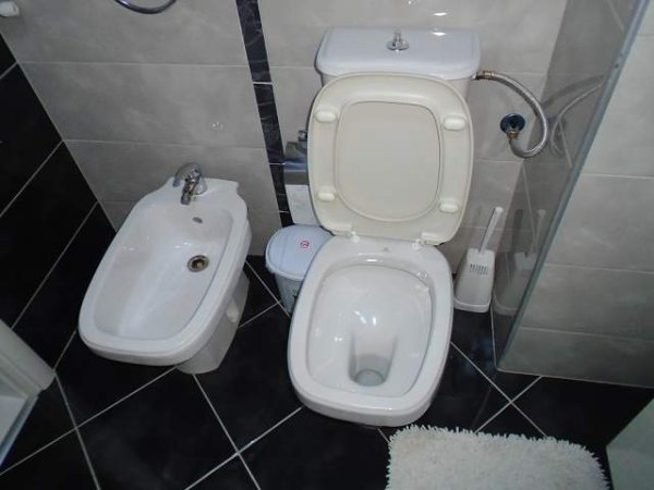 Tirane, jepet me qera apartament Kati 5, 120 m² 650 Euro (Komuna e Parisit)