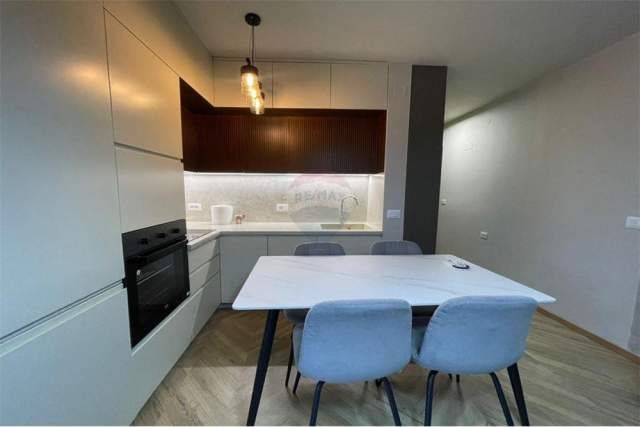 Tirane, jepet me qera apartament 1+1 Kati 2, 60 m² 500 Euro (shkolla baletit)