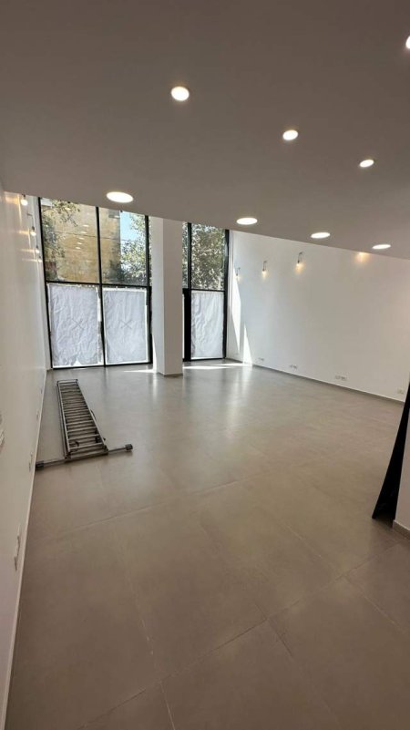 Tirane, jepet me qera ambjent biznesi Kati 0, 75 m² 2.500 Euro (Myslym Shyri)
