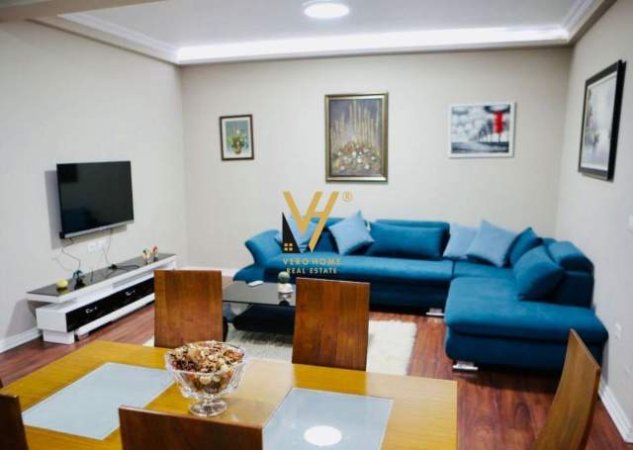 Tirane, jepet me qera apartament 3+1 Kati 2, 130 m² 800 Euro (KOMPLEKSI DINAMO)