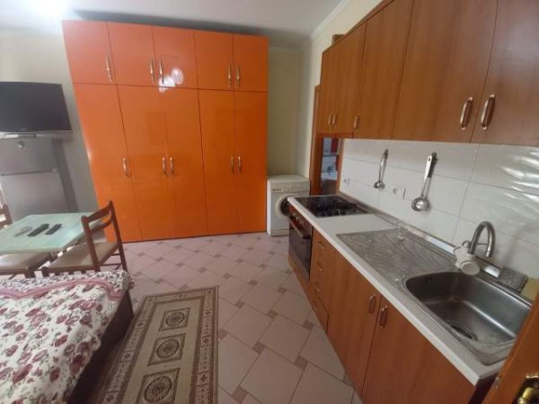 Tirane, jepet me qera garsonjere Kati 2, 32 m² 300 Euro (Rruga Mihal Duri)