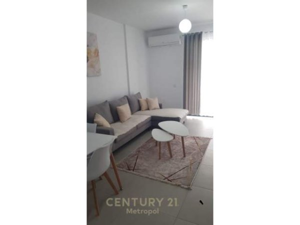 Tirane, jepet me qera apartament 2+1 Kati 5, 120 m² 550 Euro (Oxhaku,prane QSUT)
