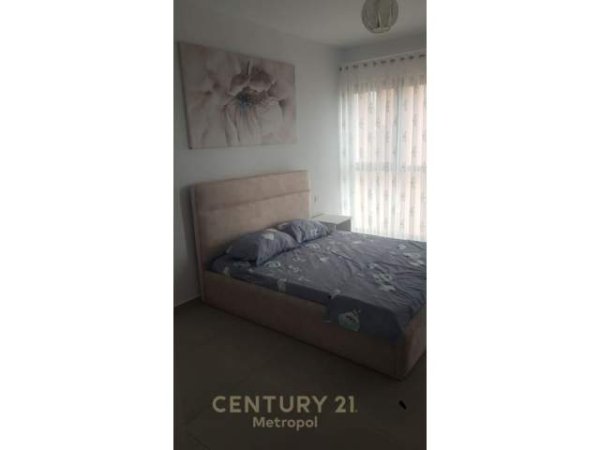 Tirane, jepet me qera apartament 2+1 Kati 5, 120 m² 550 Euro (Oxhaku,prane QSUT)
