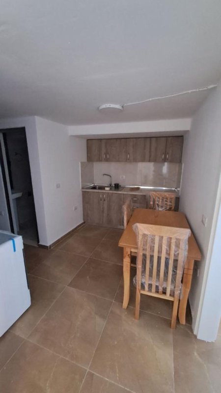 Tirane, shitet apartament duplex 2+1 Kati 0, 40 m² 57.000 Euro (Rruga e Dibres)