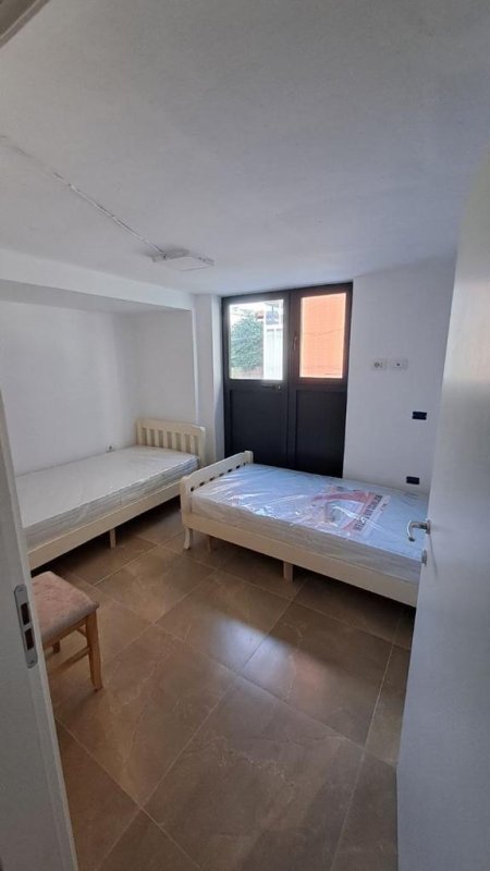 Tirane, shitet apartament duplex 2+1 Kati 0, 40 m² 57.000 Euro (Rruga e Dibres)