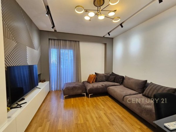 Tirane, jepet me qera apartament 2+1+Ballkon Kati 2, 103 m² 1.350 € (Quartum Residence)