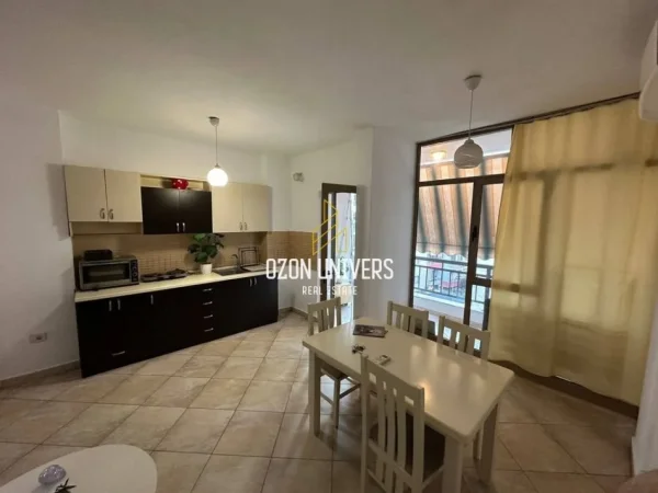 Tirane, jepet me qera apartament 1+1+Ballkon Kati 4, 64 m² 350 € (Yzberisht Tirana, Albania)