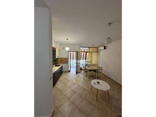 Tirane, jepet me qera apartament 1+1+Ballkon Kati 4, 64 m² 350 € (Yzberisht Tirana, Albania)