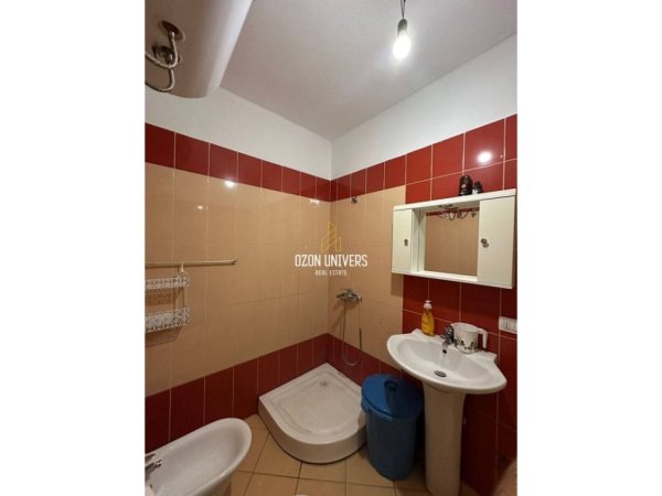 Tirane, jepet me qera apartament 1+1+Ballkon Kati 4, 64 m² 350 € (Yzberisht Tirana, Albania)