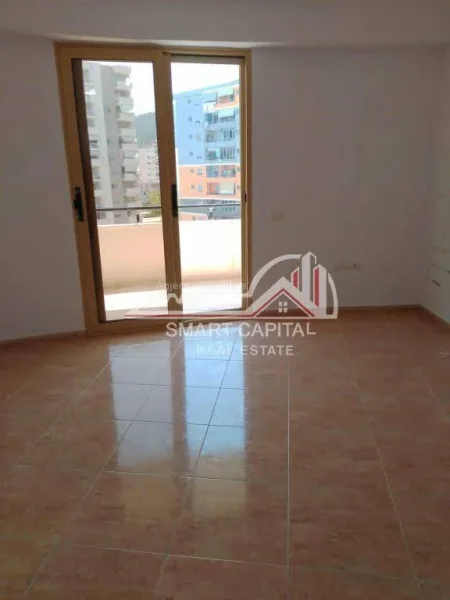 Vlore, shitet apartament 2+1+Aneks+Ballkon , 