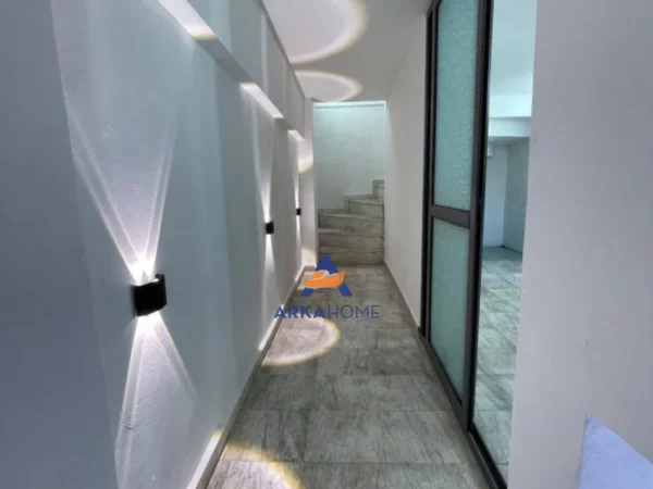 Tirane, jepet me qera Kati 0, 90 m² 800 € 