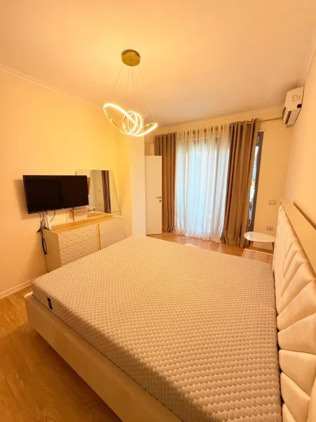 Tirane, jepet me qera apartament 2+1+Ballkon Kati 5, 95 m² 1.200 € (Rruga e Kosovareve)