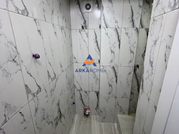 Tirane, jepet me qera Kati 0, 90 m² 800 € 