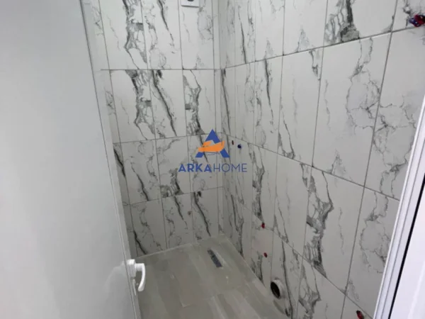 Tirane, jepet me qera Kati 0, 90 m² 800 € 
