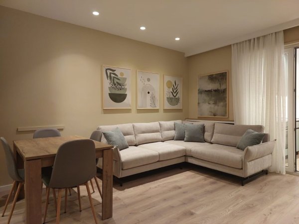 Tirane, jepet me qera apartament 2+1+Ballkon Kati 3, 102 m² 1.000 € (Rruga e Elbasanit)