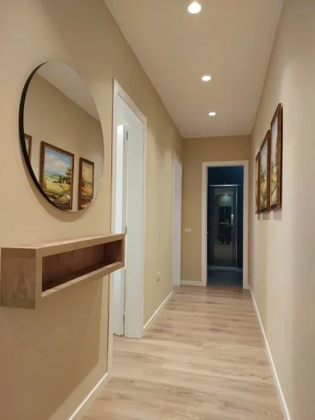 Tirane, jepet me qera apartament 2+1+Ballkon Kati 3, 102 m² 1.000 € (Rruga e Elbasanit)