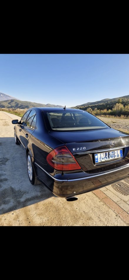 Tirane, shitet makine Nafte, automatik Kondicioner 314.000 km 4700 €