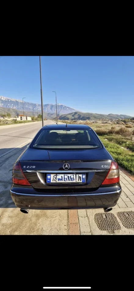 Tirane, shitet makine Nafte, automatik Kondicioner 314.000 km 4700 €