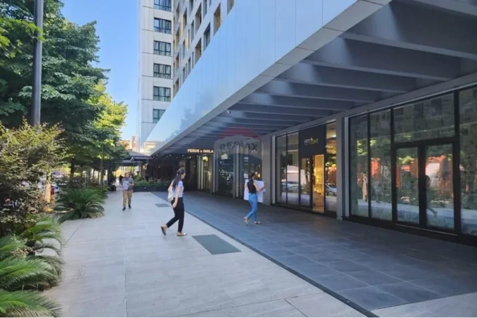 Tirane, shes dyqan Kati 0, 198 m² 1.000.000 € (square 21)