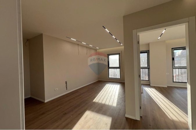 Tirane, shes apartament 2+1+Aneks+Ballkon Kati 3, 86 m² 215.000 € (shkolla e kuqe)