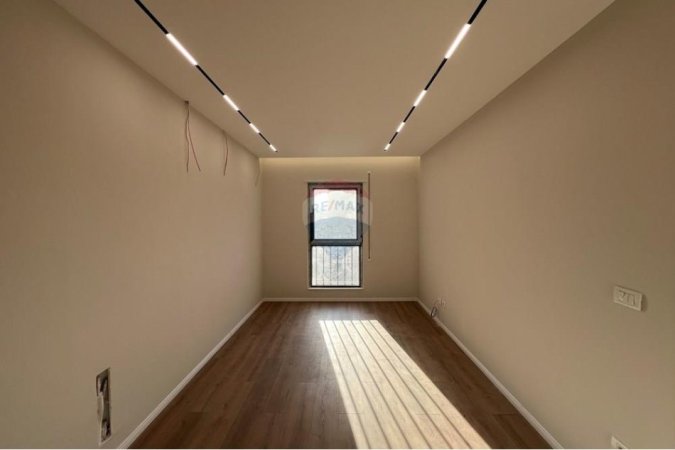 Tirane, shes apartament 2+1+Aneks+Ballkon Kati 3, 86 m² 215.000 € (shkolla e kuqe)