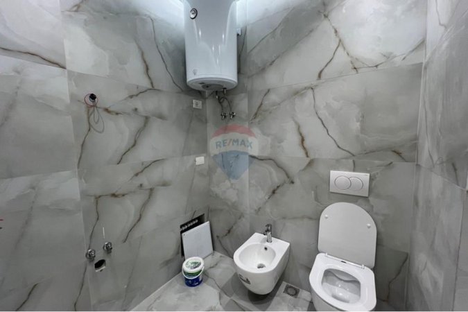 Tirane, shes apartament 2+1+Aneks+Ballkon Kati 3, 86 m² 215.000 € (shkolla e kuqe)