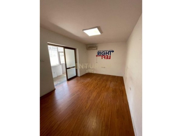 Tirane, jepet me qera apartament 3+1 Kati 1, 100 m² 1.000 € (Drejtoria e Policise)