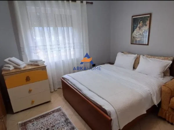 Tirane, jepet me qera 1+1 Kati 2, 60 m² 354 € 
