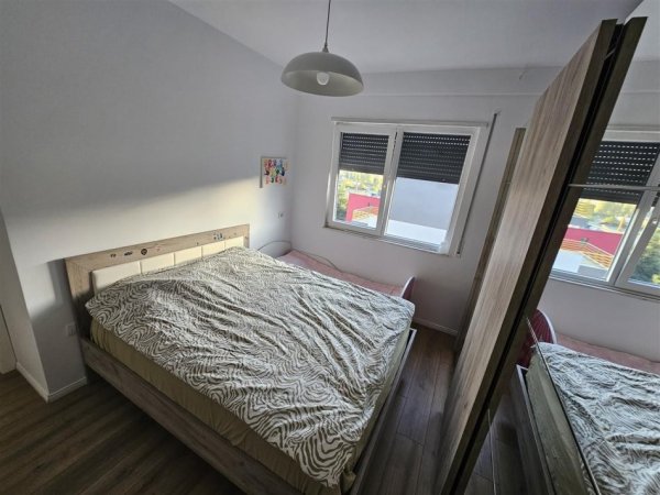 Tirane, jepet me qera apartament 1+1+Ballkon Kati 8, 60 m² 550 € (mbrapa Kupoles)