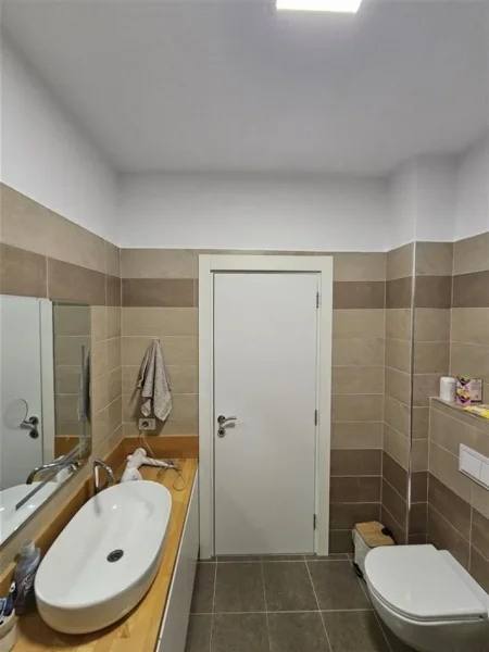 Tirane, jepet me qera apartament 1+1+Ballkon Kati 8, 60 m² 550 € (mbrapa Kupoles)