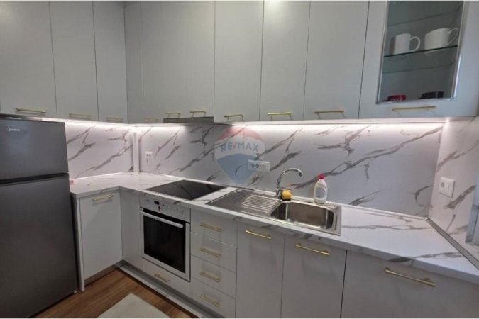 Tirane, jepet me qera apartament 2+1 Kati 5, 88 m² 700 € (Rruga Sami Frasheri)