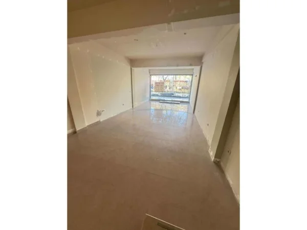 Qera , Ambient Komercial , Rruga Dritan Hoxha , Tirane 2,700 €