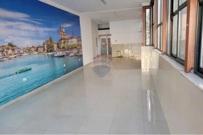 Tirane, jepet me qera dyqan , 71 m² 550 € (Rruga Frang Bardhi)