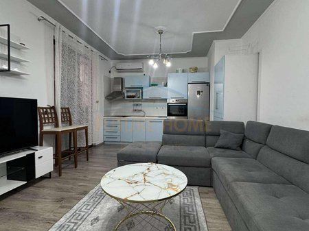 Tirane, jepet me qera apartament 2+1 Kati 6, 75 m² 500 € 