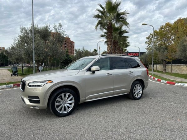 Tirane, shes SUV VOLVO XC90 AWD 5DRT6MOMENTUM 2.0 BENZIN FULL OPTION Benzin, e argjendtë automatik Klima