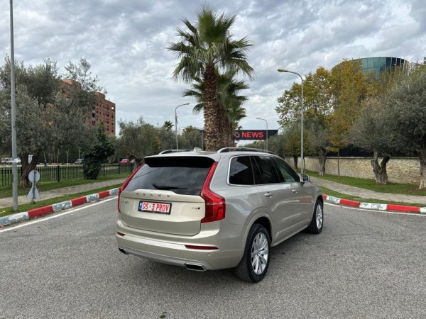 Tirane, shes SUV VOLVO XC90 AWD 5DRT6MOMENTUM 2.0 BENZIN FULL OPTION Benzin, e argjendtë automatik Klima