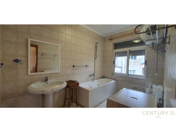 Tirane, shitet apartament 3+1+Aneks+Ballkon Kati 6, 180 m² 550.000 € (Sheshi Skenderbej)
