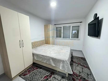 Tirane, jepet me qera apartament 2+1 Kati 3, 84 m² 450 € 