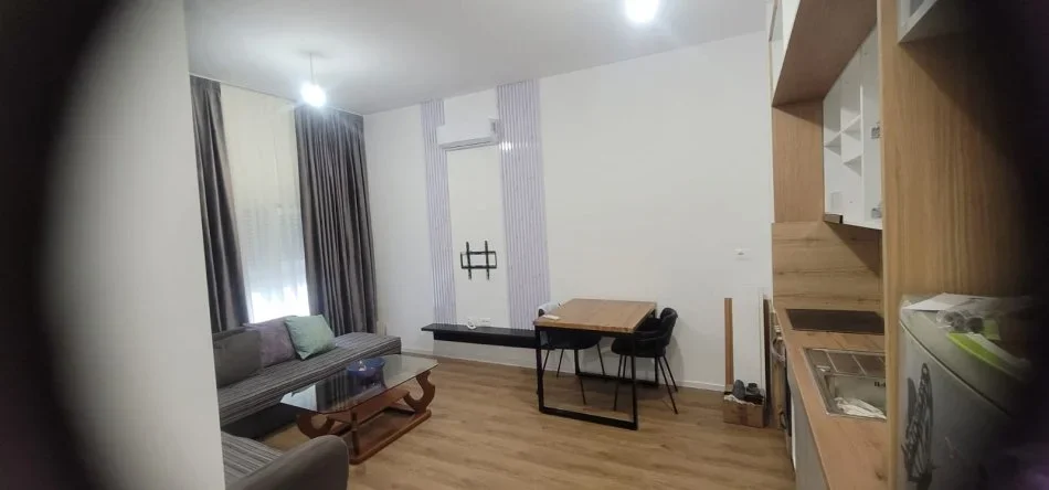 Tirane, jepet me qera apartament 1+1 Kati 5, 400 € 