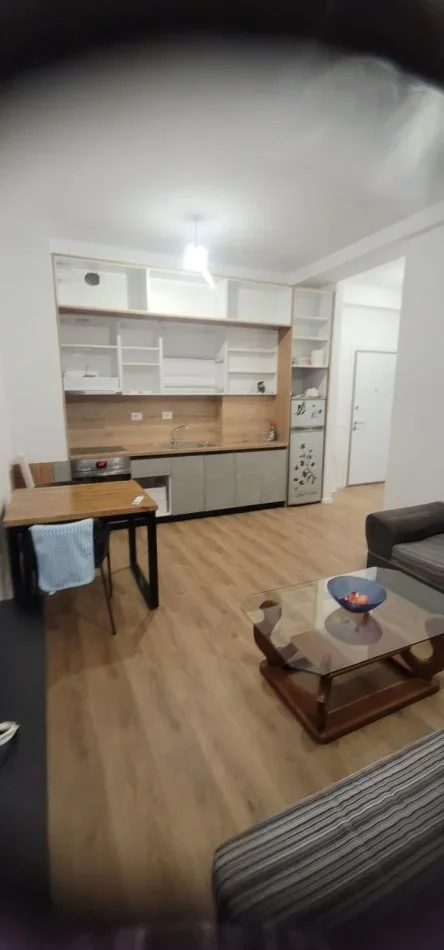 Tirane, jepet me qera apartament 1+1 Kati 5, 400 € 