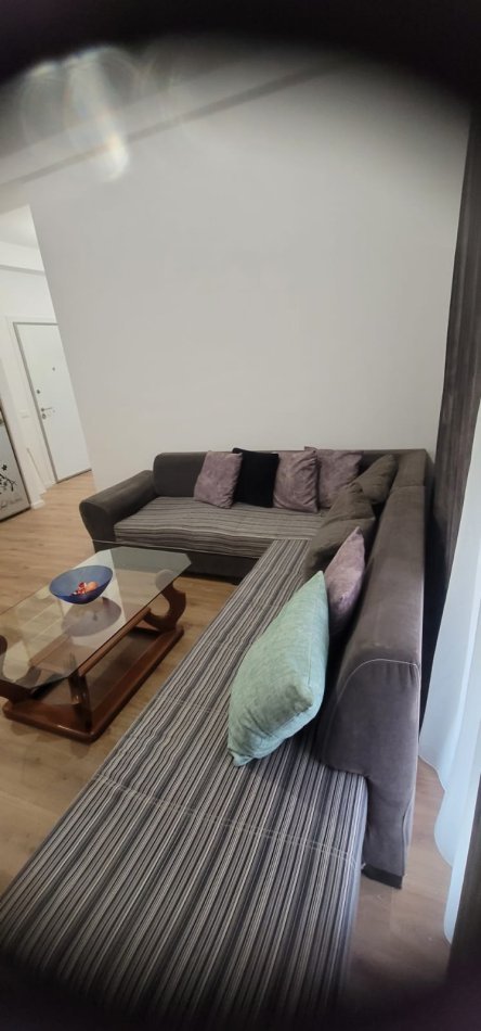 Tirane, jepet me qera apartament 1+1 Kati 5, 400 € 