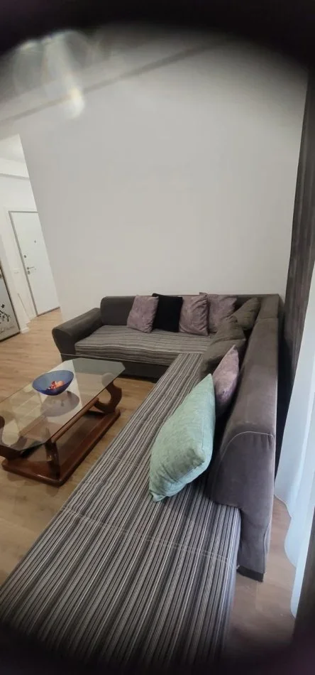 Tirane, jepet me qera apartament 1+1 Kati 5, 400 € 