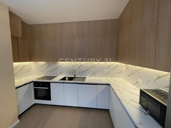 Tirane, jepet me qera apartament 2+1+Aneks+Ballkon Kati 2, 117 m² 1.300 € (Liqeni thate)