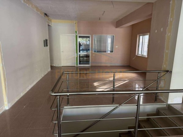 Tirane, shitet ambjent biznesi Kati 0, 240 m² 561.300 €