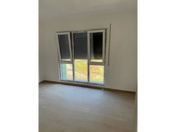 Tirane, jepet me qera apartament 2+1+Aneks+Ballkon Kati 4, 94 m² 600 € (JORDAN MISJA)
