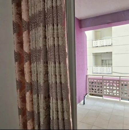 Tirane, jepet me qera apartament 1+1+Ballkon Kati 2, 63 m² 500 € (prane Kopshtit Botanik)