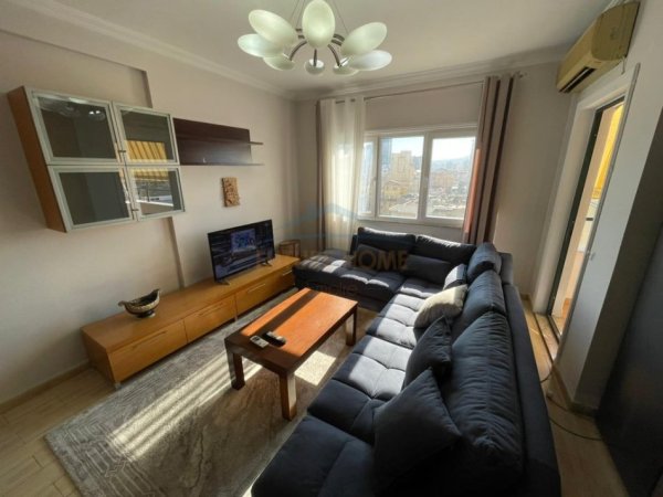 Qera, Apartament 2+1+2, Rruga Reshit Petrela, Tirane. 800 €